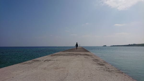伊野田漁港、海に伸びる堤防