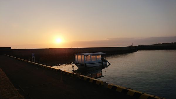 伊野田漁港に降り注ぐ朝日